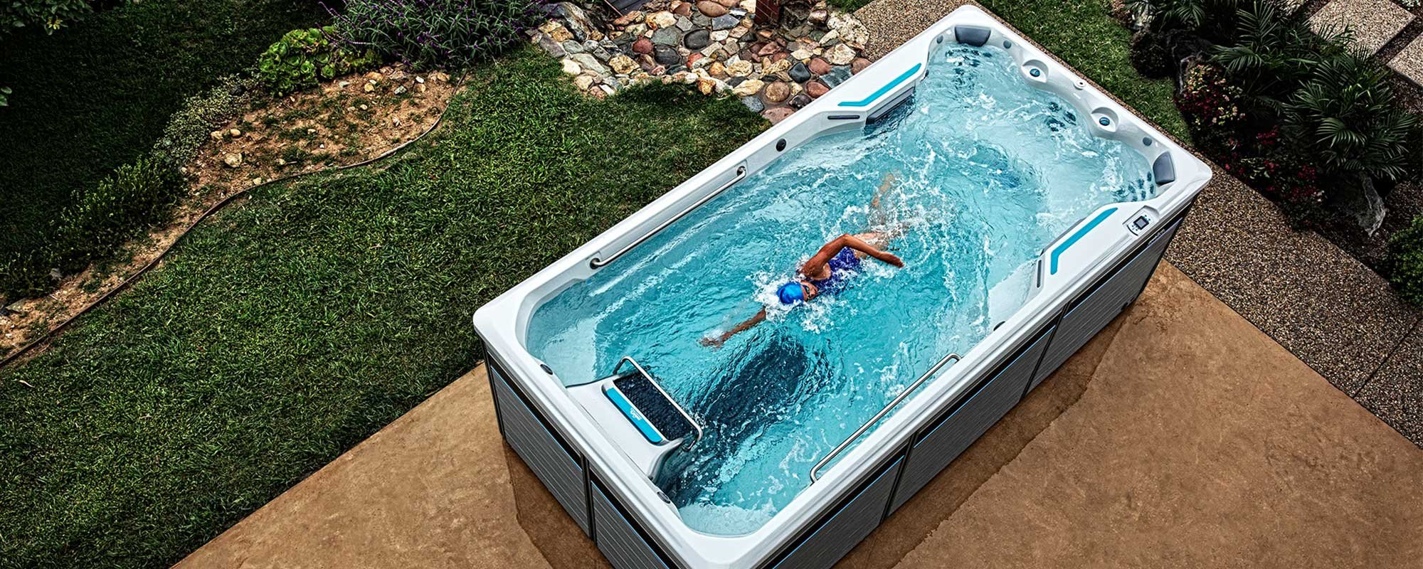 1920x800-endless-pools-e700-swimming-2-1
